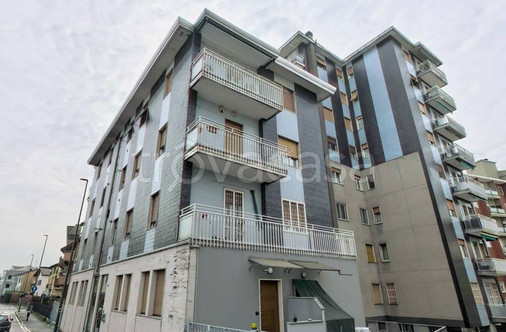 appartamento in vendita a Sesto San Giovanni in zona Pelucca/Villaggio Falck