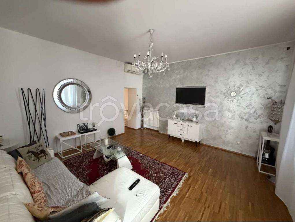 casa indipendente in vendita a Sesto San Giovanni in zona Rondinella