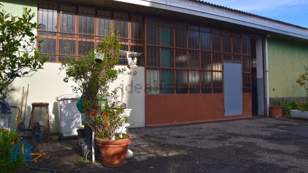 locale commerciale in vendita a Sesto San Giovanni in zona Parpagliona
