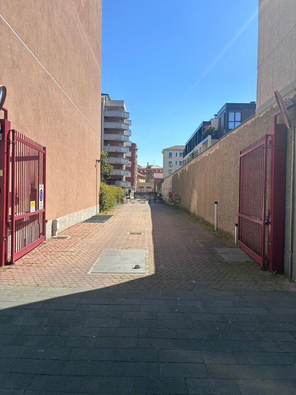 box auto in vendita a Sesto San Giovanni