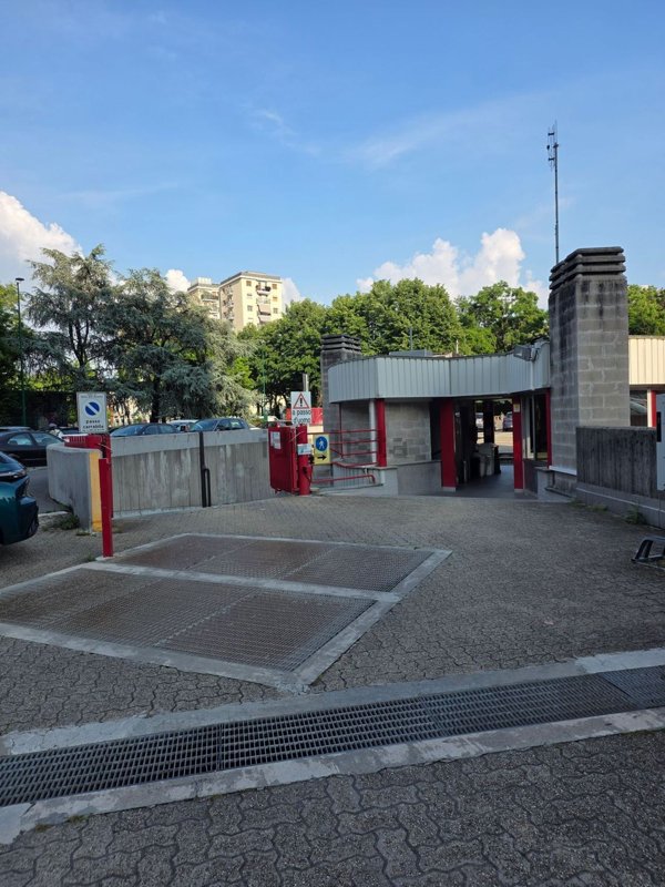 box auto in vendita a Sesto San Giovanni in zona Le Corti