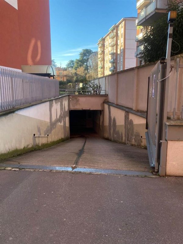 box auto in vendita a Sesto San Giovanni in zona Rondinella