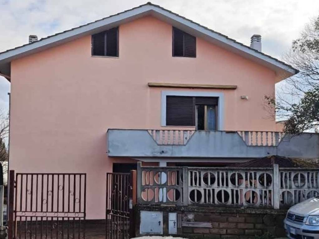 casa indipendente a Sesto San Giovanni in zona Pelucca/Villaggio Falck