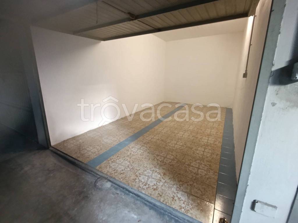box auto in vendita a Sesto San Giovanni in zona Cascina de' Gatti