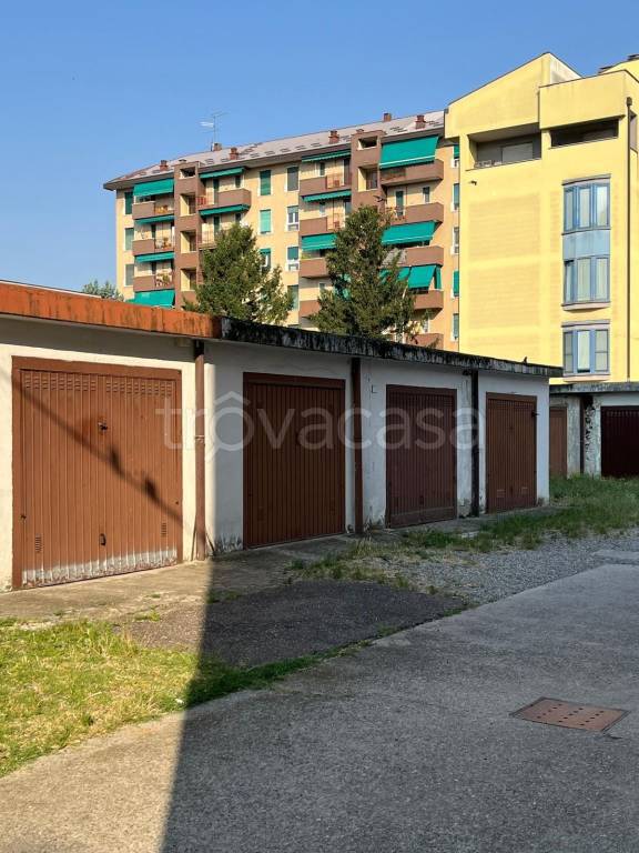 box auto in vendita a Sesto San Giovanni in zona Restellone