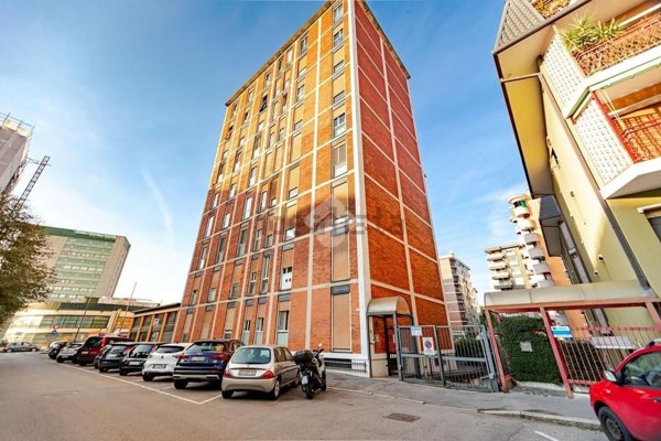 appartamento in vendita a Sesto San Giovanni in zona Rondò/Torretta