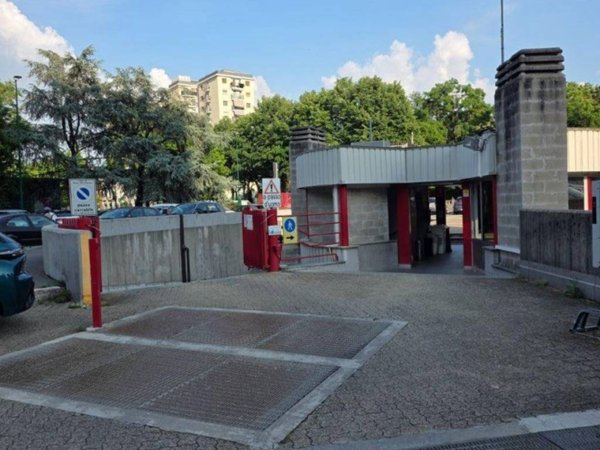 box auto in vendita a Sesto San Giovanni in zona Le Corti