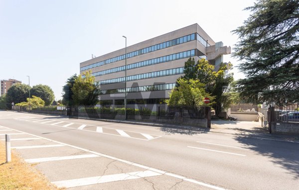 locale di sgombero in vendita a Sesto San Giovanni in zona Parpagliona
