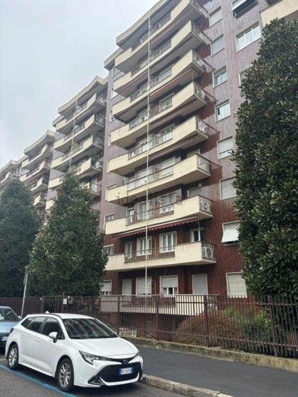 appartamento in vendita a Sesto San Giovanni in zona Restellone