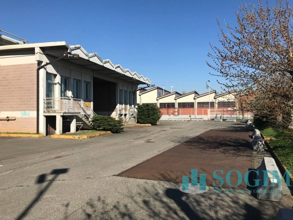 locale di sgombero in vendita a Settala