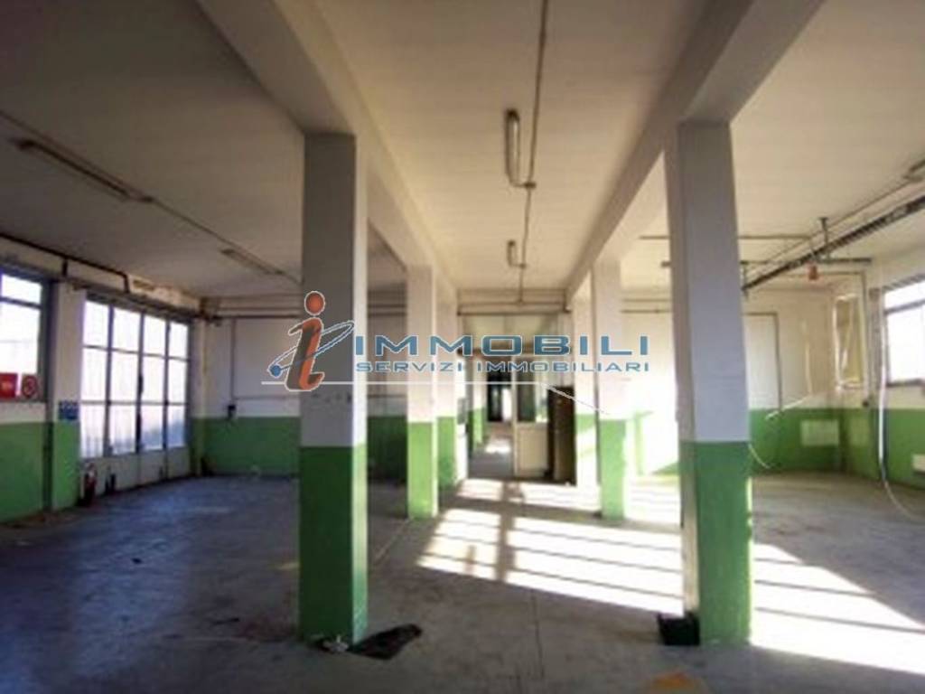 locale commerciale in vendita a Settala