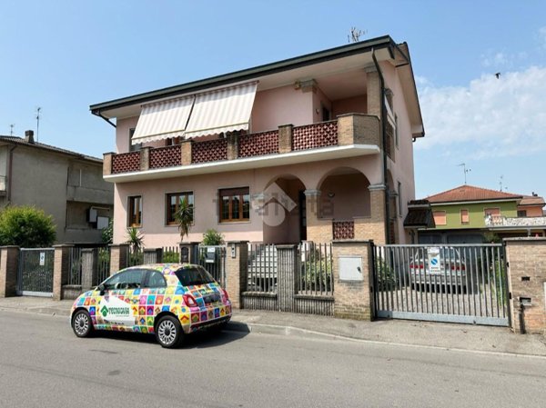 casa indipendente in vendita a Settala in zona Caleppio
