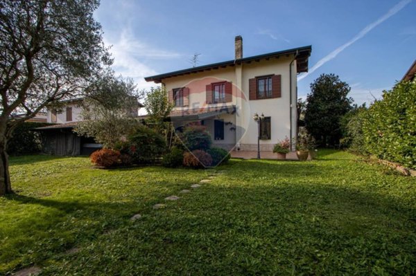 casa indipendente in vendita a Settala in zona Caleppio