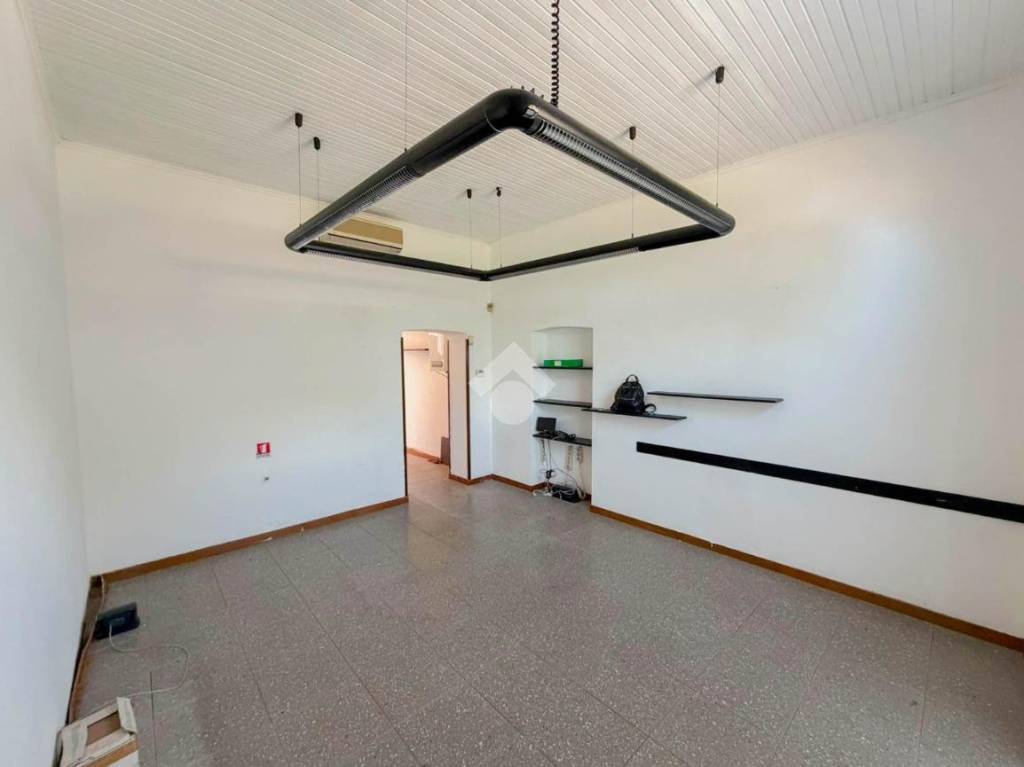 negozio in vendita a Settala in zona Settala