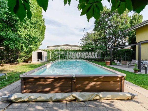 casa indipendente in vendita a Settala in zona Caleppio