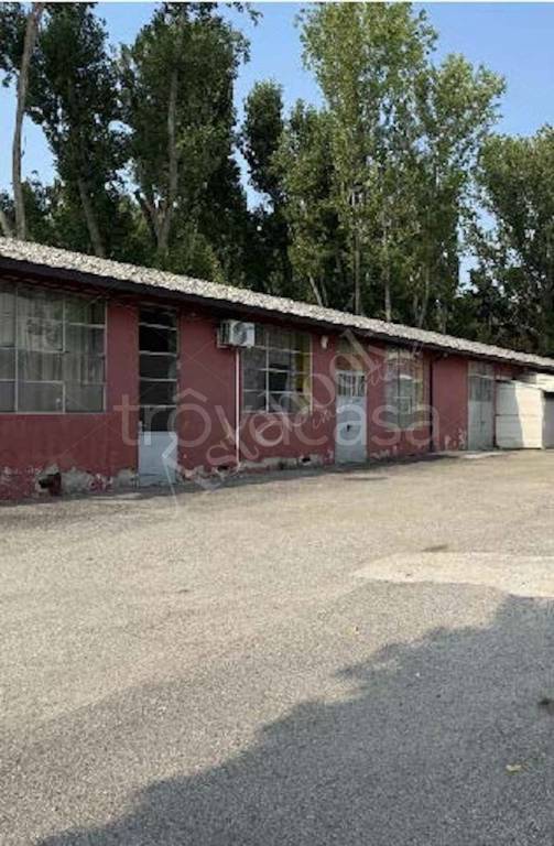locale commerciale in vendita a Settala