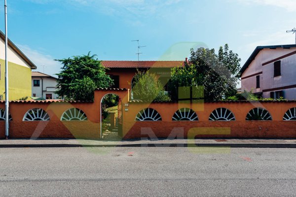 casa indipendente in vendita a Settala in zona Settala