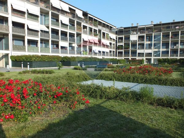 appartamento in vendita a Settimo Milanese in zona Villaggio Cavour
