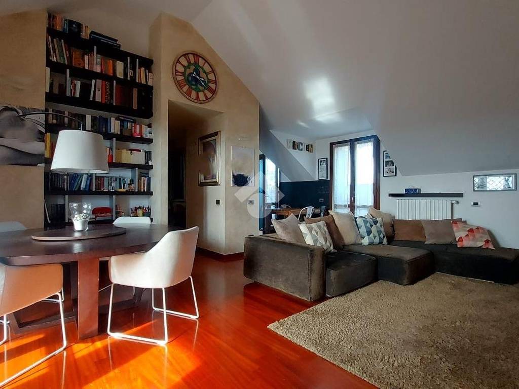appartamento in vendita a Settimo Milanese in zona Seguro