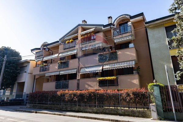 appartamento in vendita a Settimo Milanese in zona Villaggio Cavour