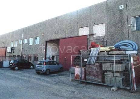 locale commerciale in vendita a Settimo Milanese