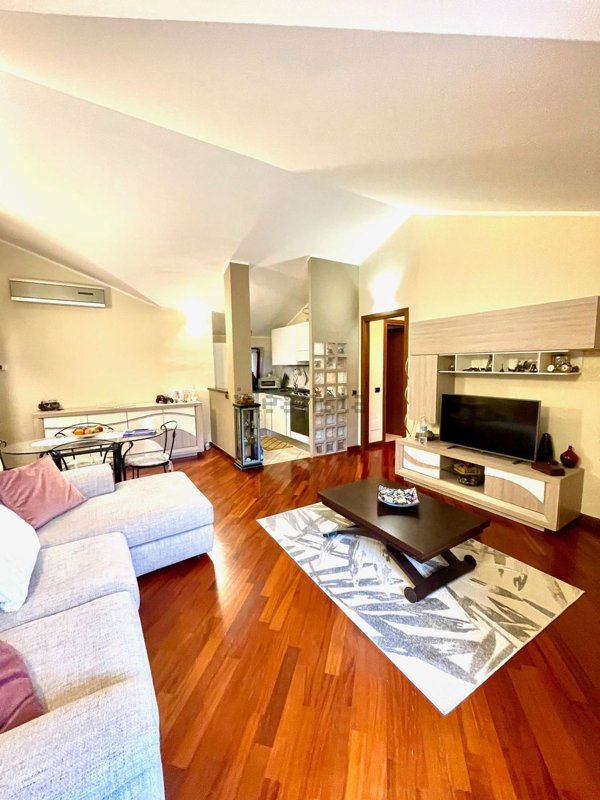 appartamento in vendita a Settimo Milanese in zona Villaggio Cavour
