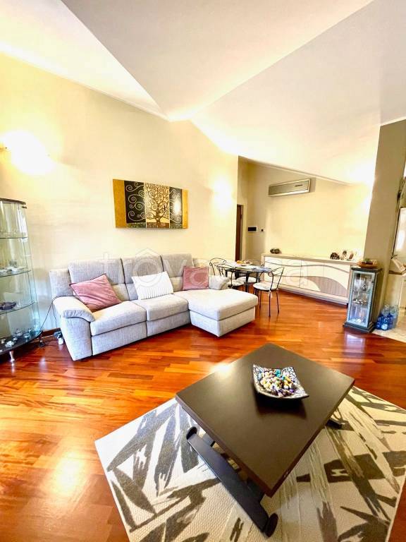 appartamento in vendita a Settimo Milanese in zona Villaggio Cavour