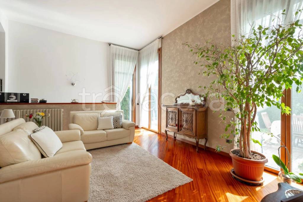 appartamento in vendita a Settimo Milanese in zona Seguro