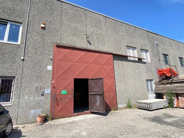 locale commerciale in vendita a Settimo Milanese