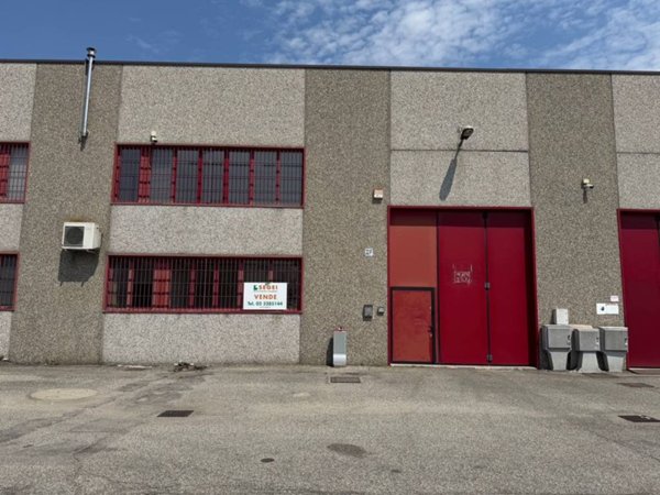 locale commerciale in vendita a Settimo Milanese