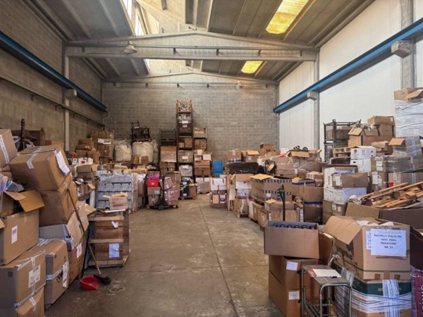 locale commerciale in vendita a Settimo Milanese