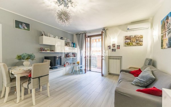 appartamento in vendita a Settimo Milanese in zona Villaggio Cavour