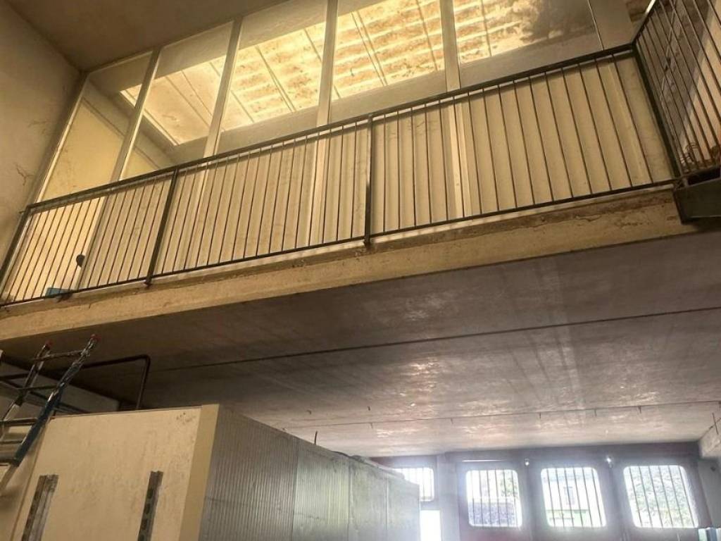 locale commerciale in vendita a Settimo Milanese