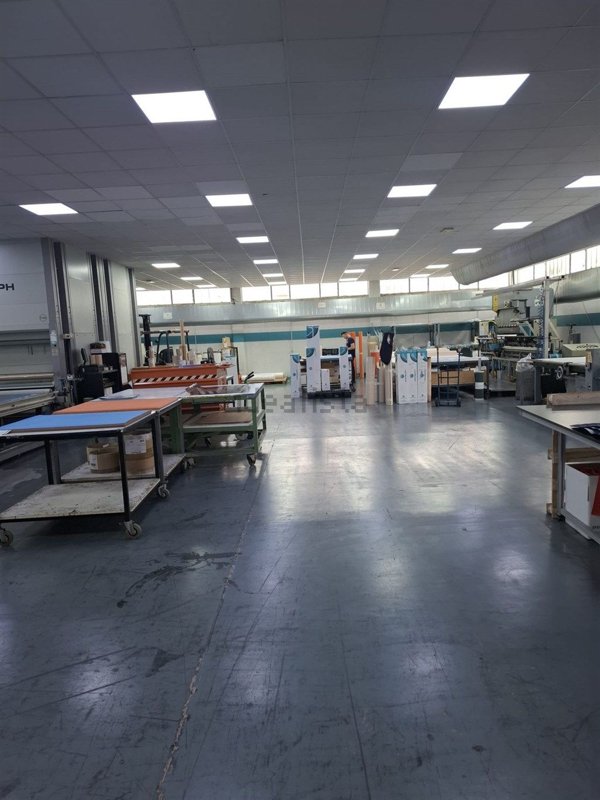 capannone in vendita a Settimo Milanese