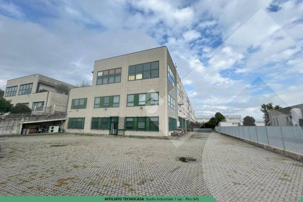 locale commerciale in vendita a Settimo Milanese