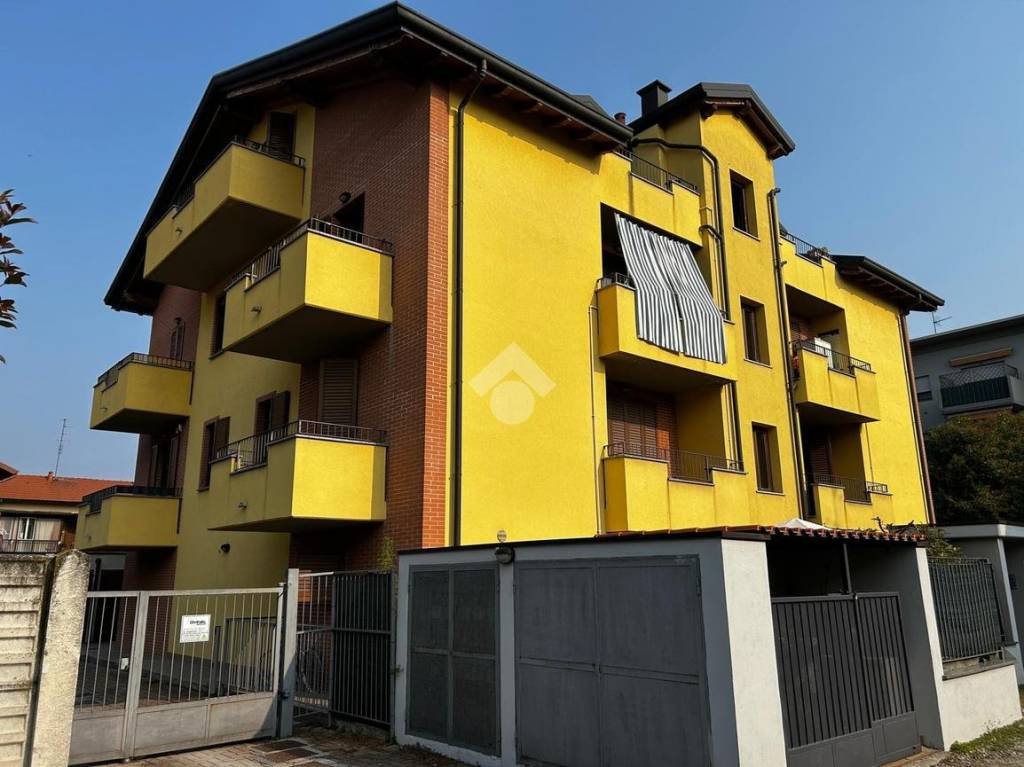 appartamento in vendita a Settimo Milanese in zona Villaggio Cavour