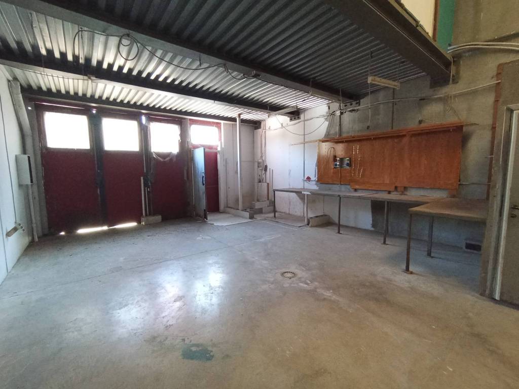 locale commerciale in vendita a Settimo Milanese
