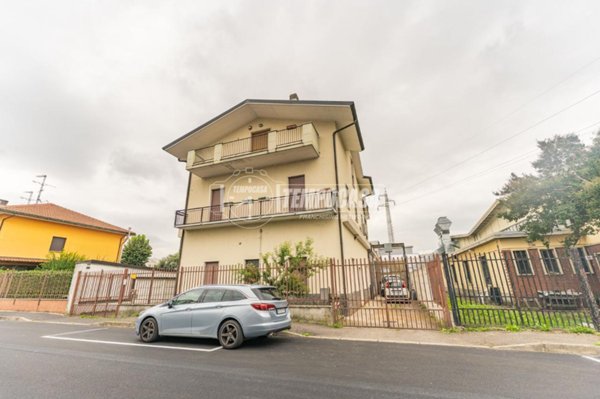 appartamento in vendita a Settimo Milanese in zona Villaggio Cavour