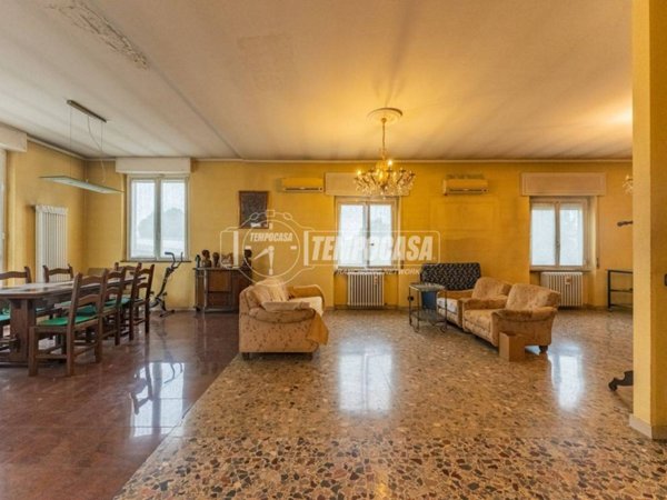 appartamento in vendita a Settimo Milanese in zona Villaggio Cavour