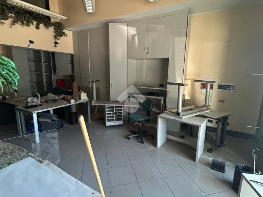 negozio in vendita a Settimo Milanese
