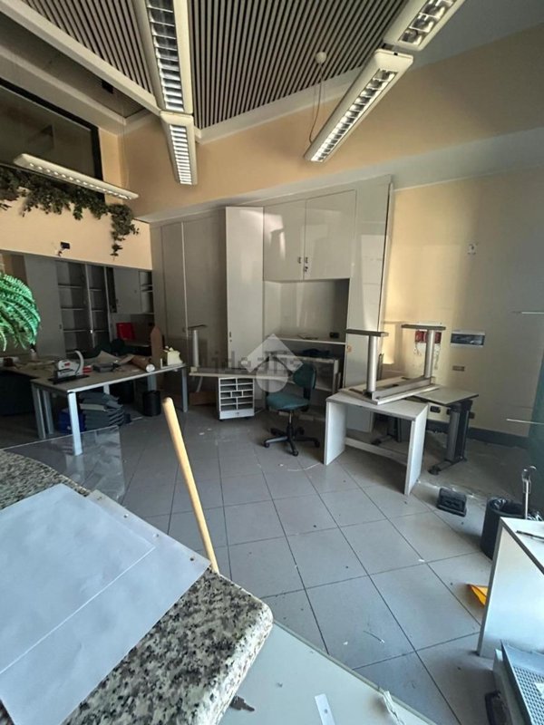 ufficio in vendita a Settimo Milanese in zona Cascine Olona