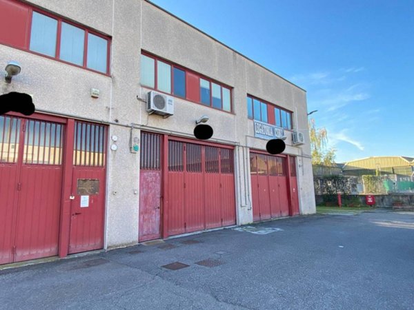 locale commerciale in vendita a Settimo Milanese
