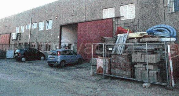 negozio in vendita a Settimo Milanese