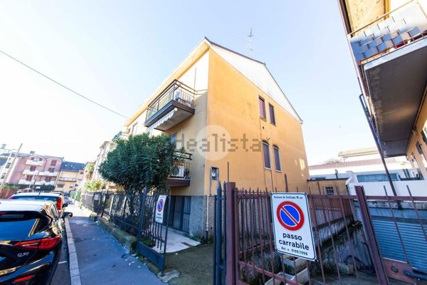 locale di sgombero in vendita a Settimo Milanese