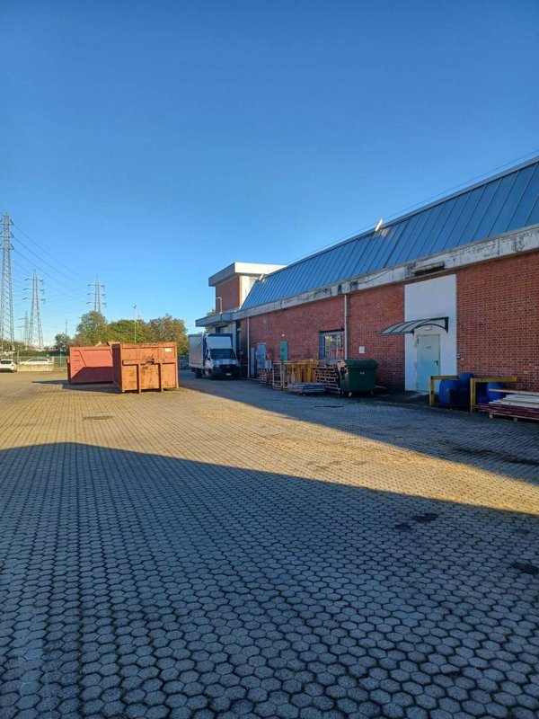 capannone in vendita a Settimo Milanese