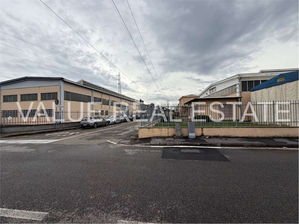 locale di sgombero in vendita a Settimo Milanese