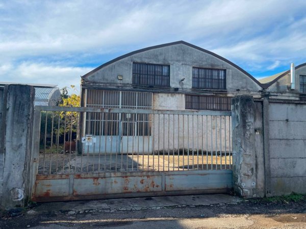 locale commerciale in vendita a Settimo Milanese