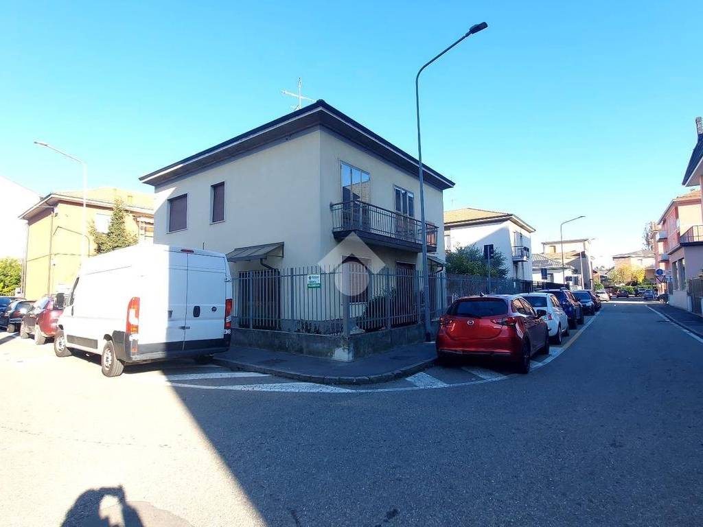 casa indipendente in vendita a Settimo Milanese