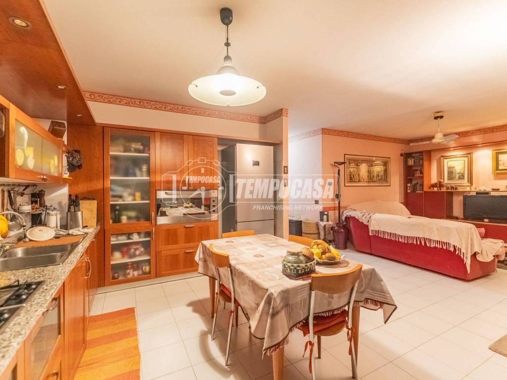 appartamento in vendita a Settimo Milanese in zona Seguro