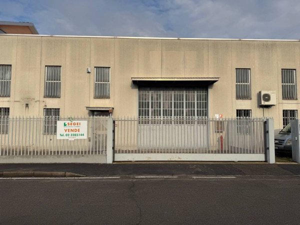 locale commerciale in vendita a Settimo Milanese